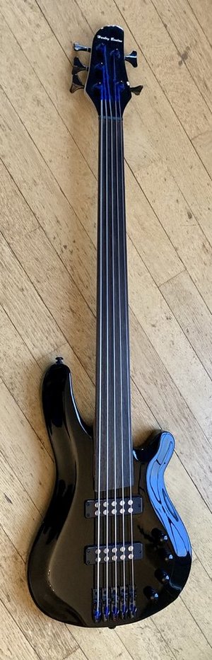 Harley Benton 5-Saiter Fretless "Progressive"