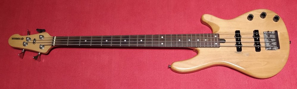 Yamaha BB 404 E-Bass mit original Fender Jass Bass Pickups