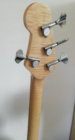 powercasterbass2.jpg