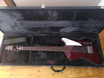 Gibson Thunderbird Studio V Cherry + Koffer