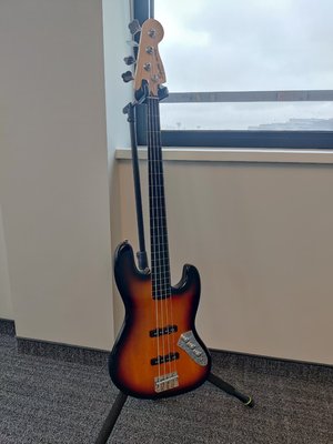 Squier Jazz Bass Fretless