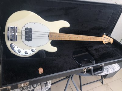 Music man Stingray Bass 2006 Reserviert