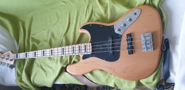 Tausche Fender Squier Jazzbass gegen Halbresonanzbass (Longscale) oder Verkauf 250,-€