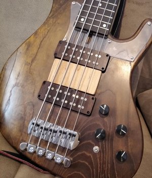 Bacchus handmade 5 saiter bass