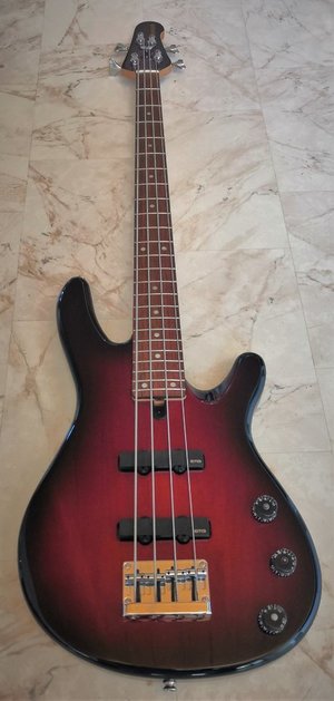 Yamaha BB404 mit EMGs