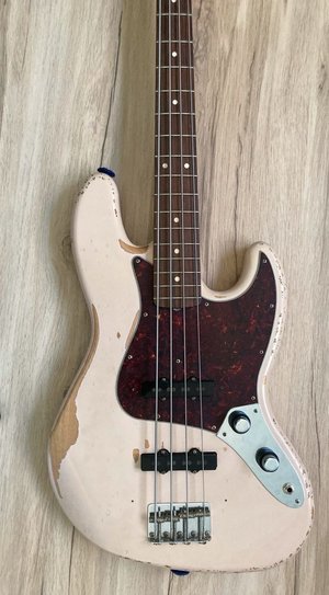 Suche Fender Flea Jazz Bass