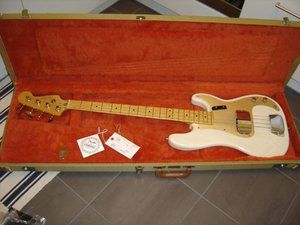 fender-american-precision-bass.jpg