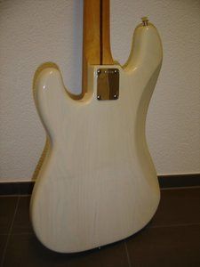 fender-american-precision-bass 4.jpg