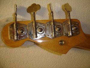 fender-american-precision-bass 7.jpg