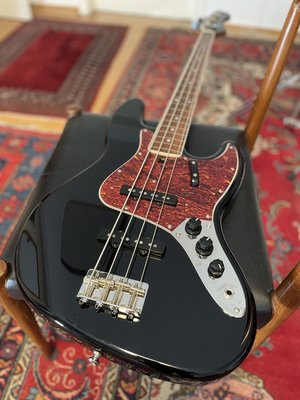 MODERN VINTAGE FRETLESS J4