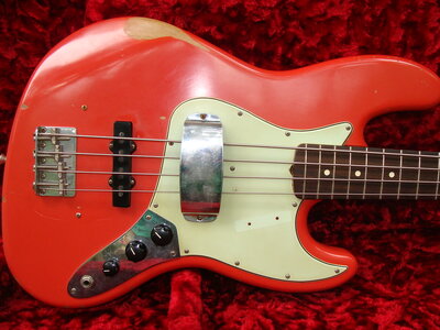 SUCHE: Fender MIJ Jazz Bass in FIESTA RED (evtl. auch LPB)