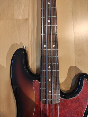 Fender Precision Bass 3tone sunburst made in JAPAN