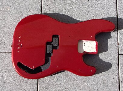 RESERVIERT Fender MiM Precision Bass Body, faded C.A.R., 2050g !