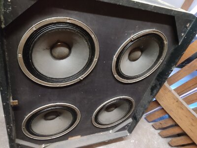 Ampeg 200W Box 4x10“ Lautsprecher mit der Nummer 580155-2 677606