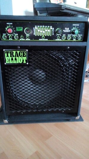 Verkaufe Trace Elliot 715 Basscombo