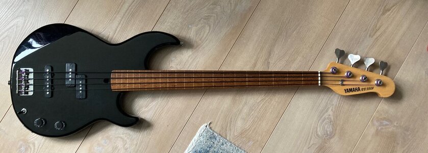 Reserviert: Yamaha BB350F Fretless Bass