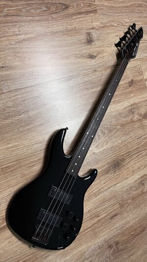 Peavey Dyna 1988 fretless - frischer Service & neue pics