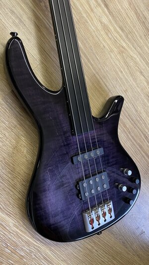 Godlyke Deity Custom fretless