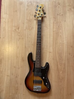 Fender Roscoe Beck V