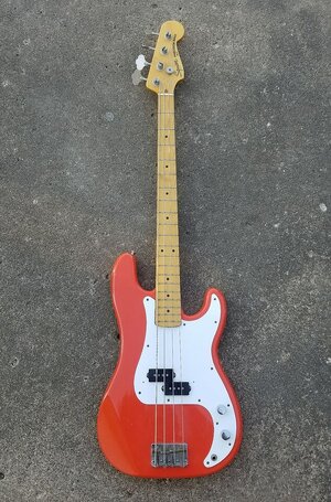 SUCHE: Squier JV Precision Bass Fiesta Red Maple Fretboard
