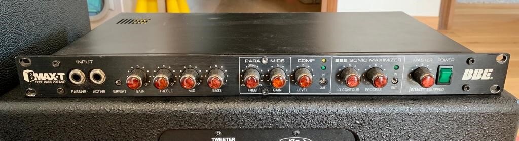 BBE B-MAX T Tube bass preamp
