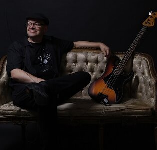 Suche kompakten Upright, NS Omni, Dean, Ibanez, ...