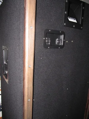 Basstown-Rückseite.webp Basstown-Rückseite.webp