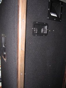 Basstown-Rückseite.jpg Basstown-Rückseite.jpg