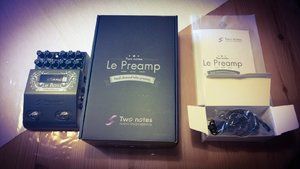 Two Notes Le Bass Dual Channel Preamp Lieferumfang.jpg Two Notes Le Bass Dual Channel Preamp Lieferumfang.jpg