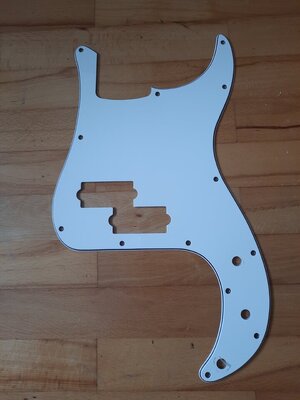 Fender Pickguard cremeweiß zu Precision Bass Mexican Standard