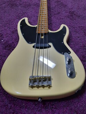 Marcus Miller D 5 Precision Bass vintage white m.Upgrades u.Hartschalenkoffer RESERVIERT !!!