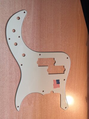 Pickguard von Fender American Deluxe Preci