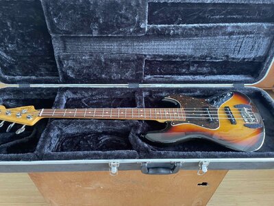 Fender Japan mediumscale Jazz bass