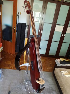 Yamaha SLB200 Silent Bass, mit originalen Bassstand und Softcase