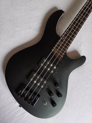 CORT C4H BASS, neuwertig, aktiv und passiv spielbar!