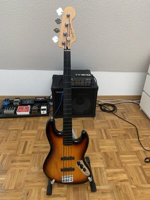 Squier Fretless Jazz Bass