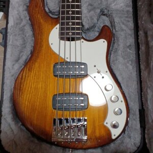 Suche ein Fender Dimension American Standard V 2HB 5 Saiter mit möglich original G&G Case