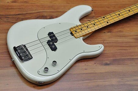 SUCHE MusicMan Cutlass Bass