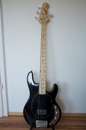 SOLD 2020 Sterling by Music Man S.U.B. Sting Ray 4 BK mit Upgrades SOLD