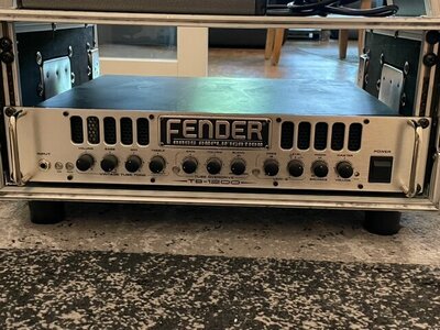 Genial !!! FENDER TB-1200 Bass Amp Head inkl. Fußpedal & Rack