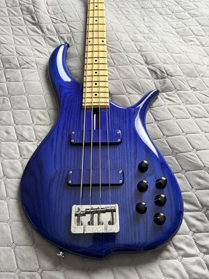 F bass BN4