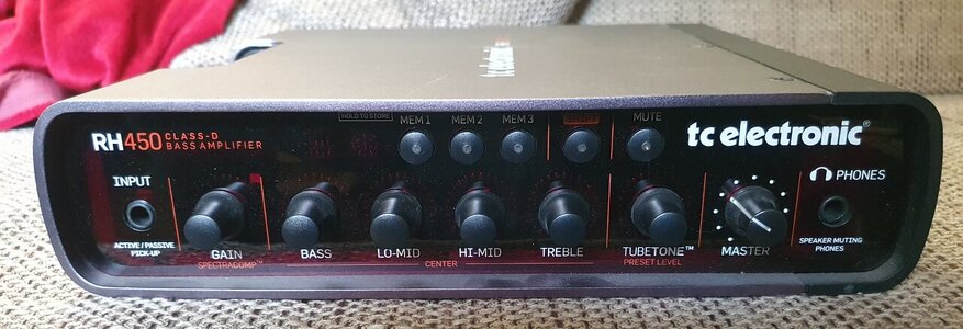 TC Electronic RH 450 Bassamp inkl. Fußschalter