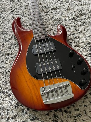 EBMM Music Man Stingray 5 HH