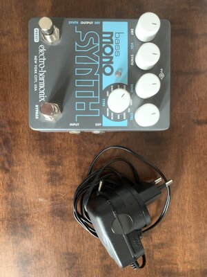 Electro-Harmonix Bass Mono Synth Synthesizer Pedal