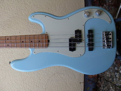 Fender American Professional Precision PJ Bass, limited edition, roasted maple - reserviert
