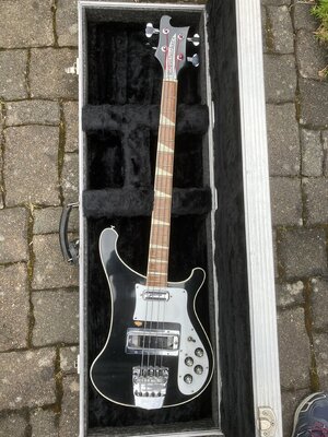 50 Jahre alter Rickenbacker 4001 Jetglo