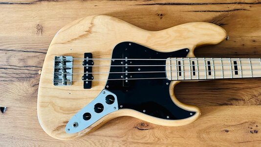 Fender American Vintage 75 Jazz Bass