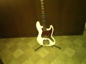 Squier CV Jazz.jpg