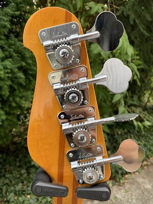 Yamaha_BB1200_Headstock_back.jpg