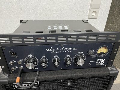 Ashdown CTM 200 R - 200 Watt Vollröhre Rackversion